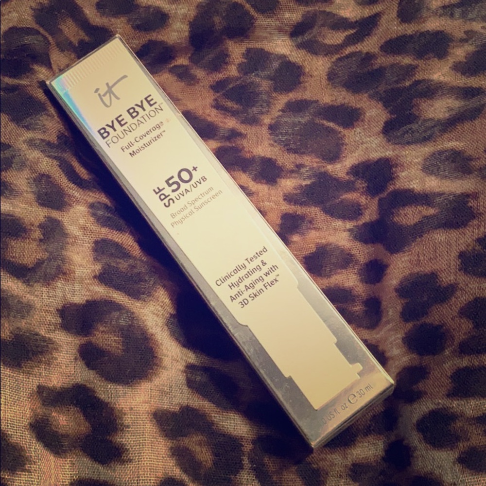 NIB IT cosmetics Bye Bye Foundation Light